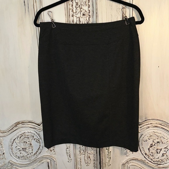 Ellen Tracy Gray Double Knit Corporate Business Chic Pencil Skirt Size Medium - Picture 1 of 9